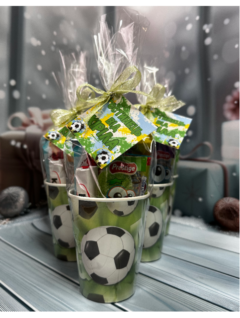 Набір із солодощами для дітей індивідуальний подарунковий стакан для дитини набір цукерок
