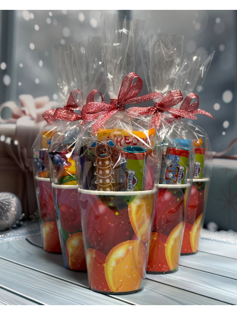 Подарунковий солодкий набір для дітей з цукерками