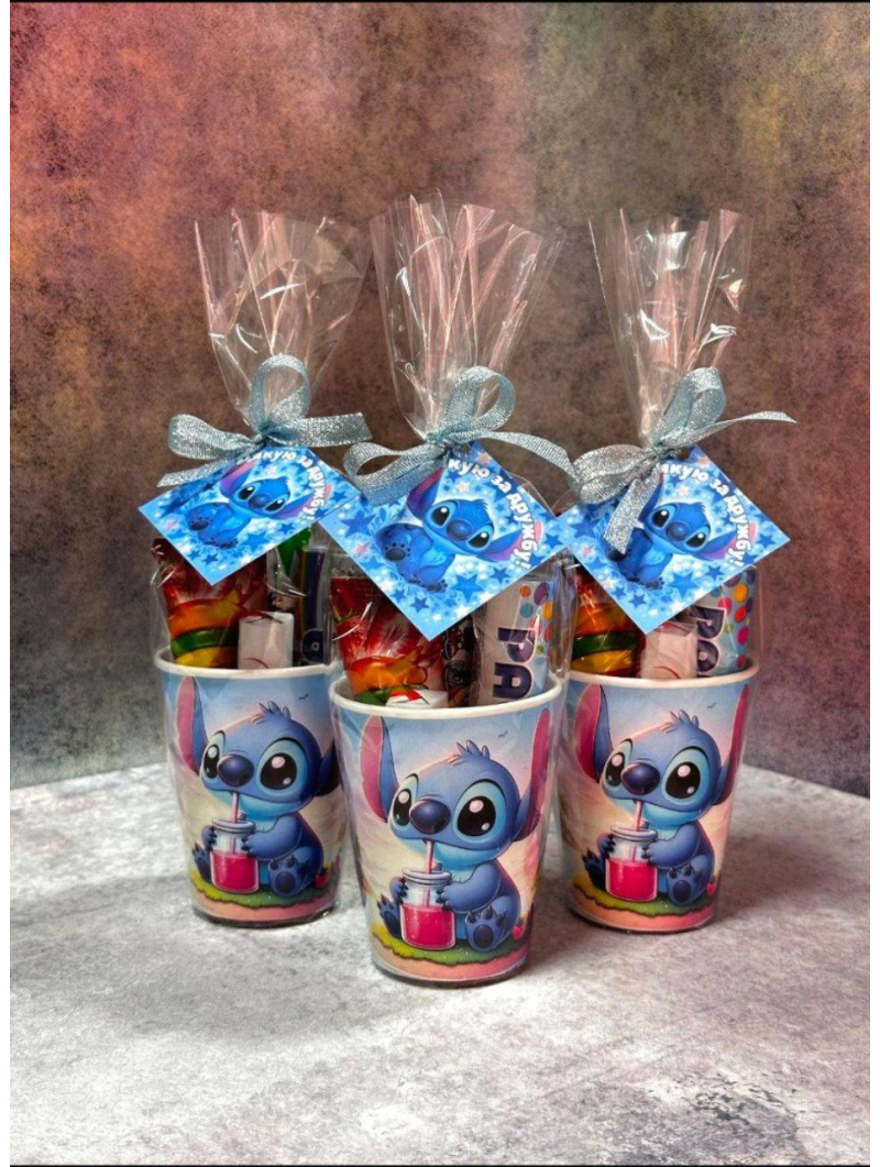 Набір цукерок у солодкому стакані з листівкою Набір цукерок у солодкому стакані з листівкою