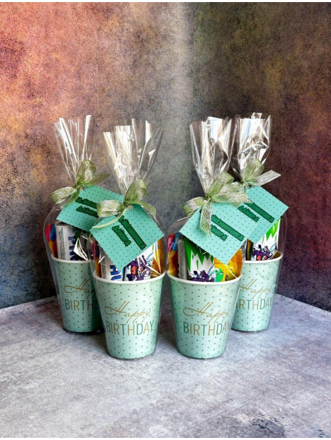 Солодкі святкові пакунки для дітей у садочок