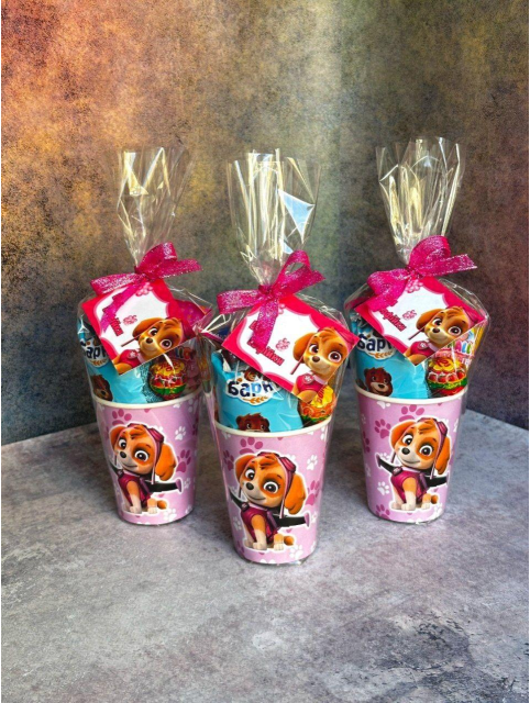 Солодкий стакан для дитини, набір цукерок з листівкою