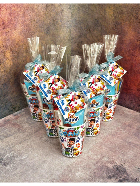 Подарунковий стакан для дитини, набір цукерок