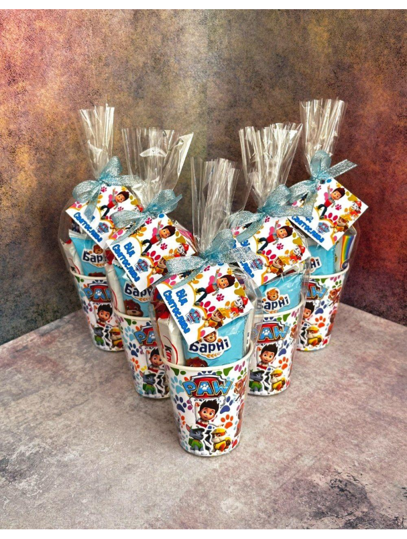Подарунковий стакан для дитини, набір цукерок Подарунковий стакан для дитини, набір цукерок