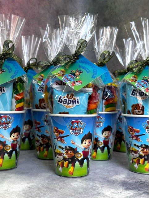 Солодкий подарунковий стаканчик, сюрприз бокс із солодощами.