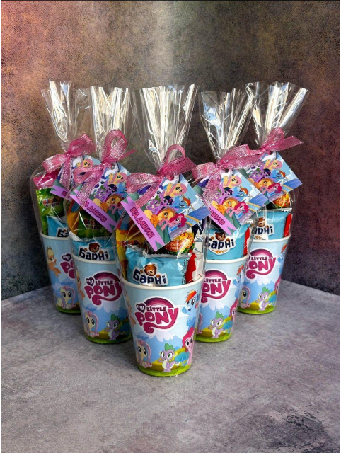 Бокс солодощів, шкільні гостинці