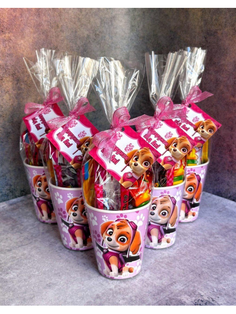 Солодка склянка для дітей, подарунок дитині з солодощів на день народження.